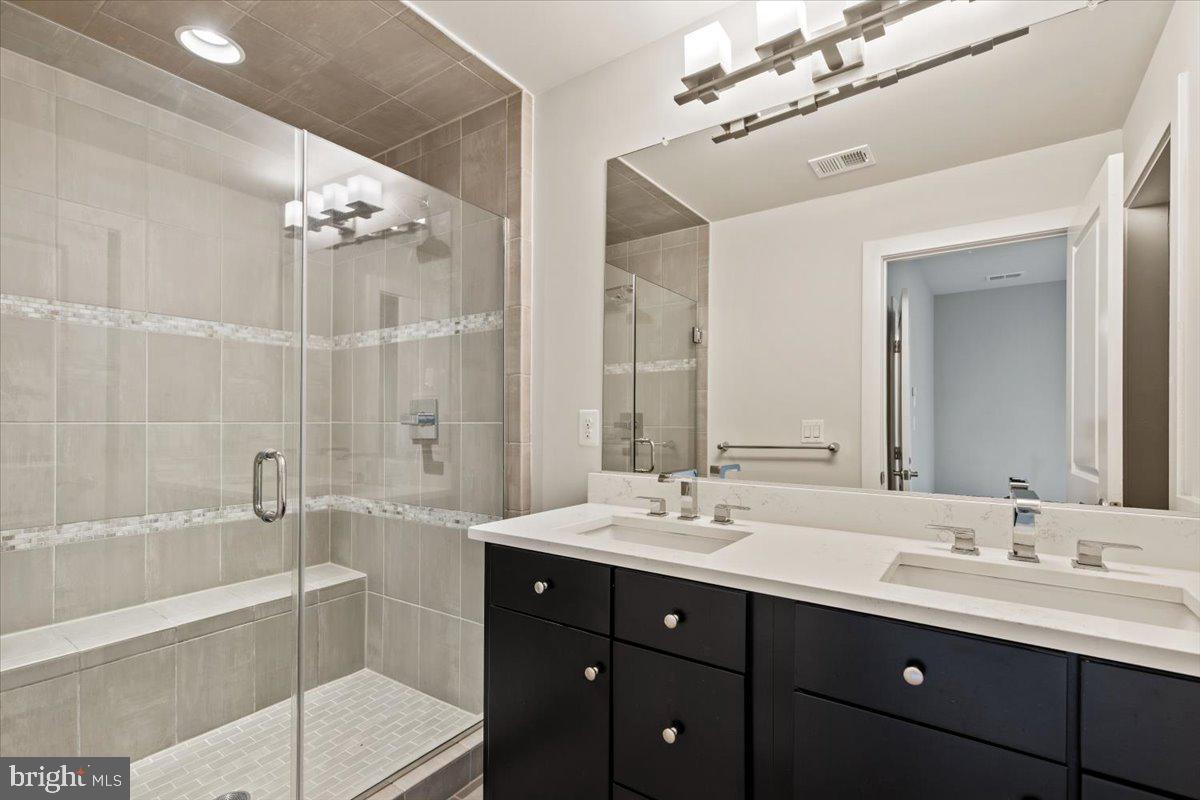 5740 10TH RD N, ARLINGTON, Virginia 22205, 4 Bedrooms Bedrooms, ,3 BathroomsBathrooms,Residential,For sale,5740 10TH RD N,VAAR2061368 MLS # VAAR2061368