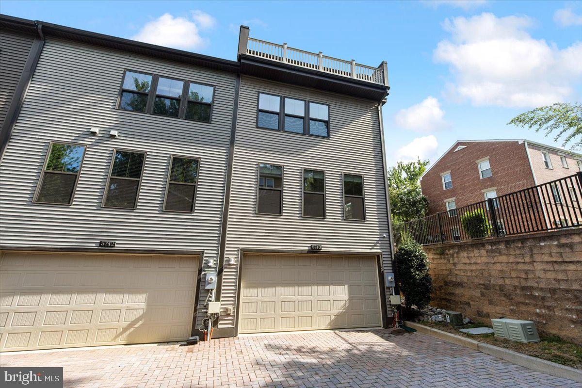 5740 10TH RD N, ARLINGTON, Virginia 22205, 4 Bedrooms Bedrooms, ,3 BathroomsBathrooms,Residential,For sale,5740 10TH RD N,VAAR2061368 MLS # VAAR2061368