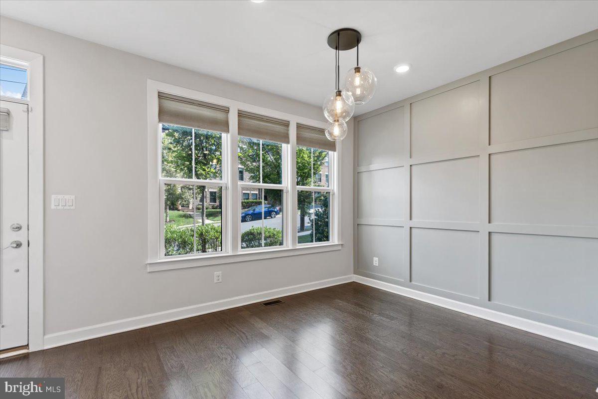 5740 10TH RD N, ARLINGTON, Virginia 22205, 4 Bedrooms Bedrooms, ,3 BathroomsBathrooms,Residential,For sale,5740 10TH RD N,VAAR2061368 MLS # VAAR2061368