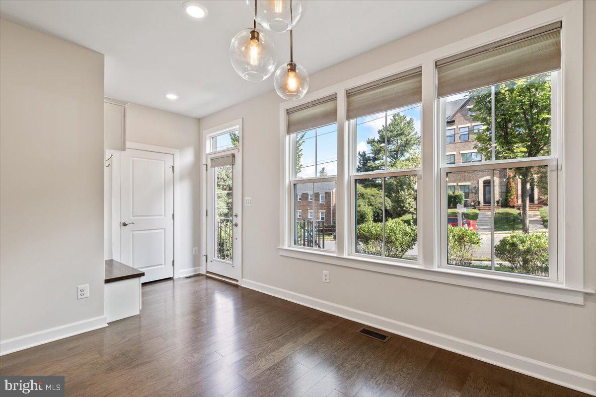 5740 10TH RD N, ARLINGTON, Virginia 22205, 4 Bedrooms Bedrooms, ,3 BathroomsBathrooms,Residential,For sale,5740 10TH RD N,VAAR2061368 MLS # VAAR2061368