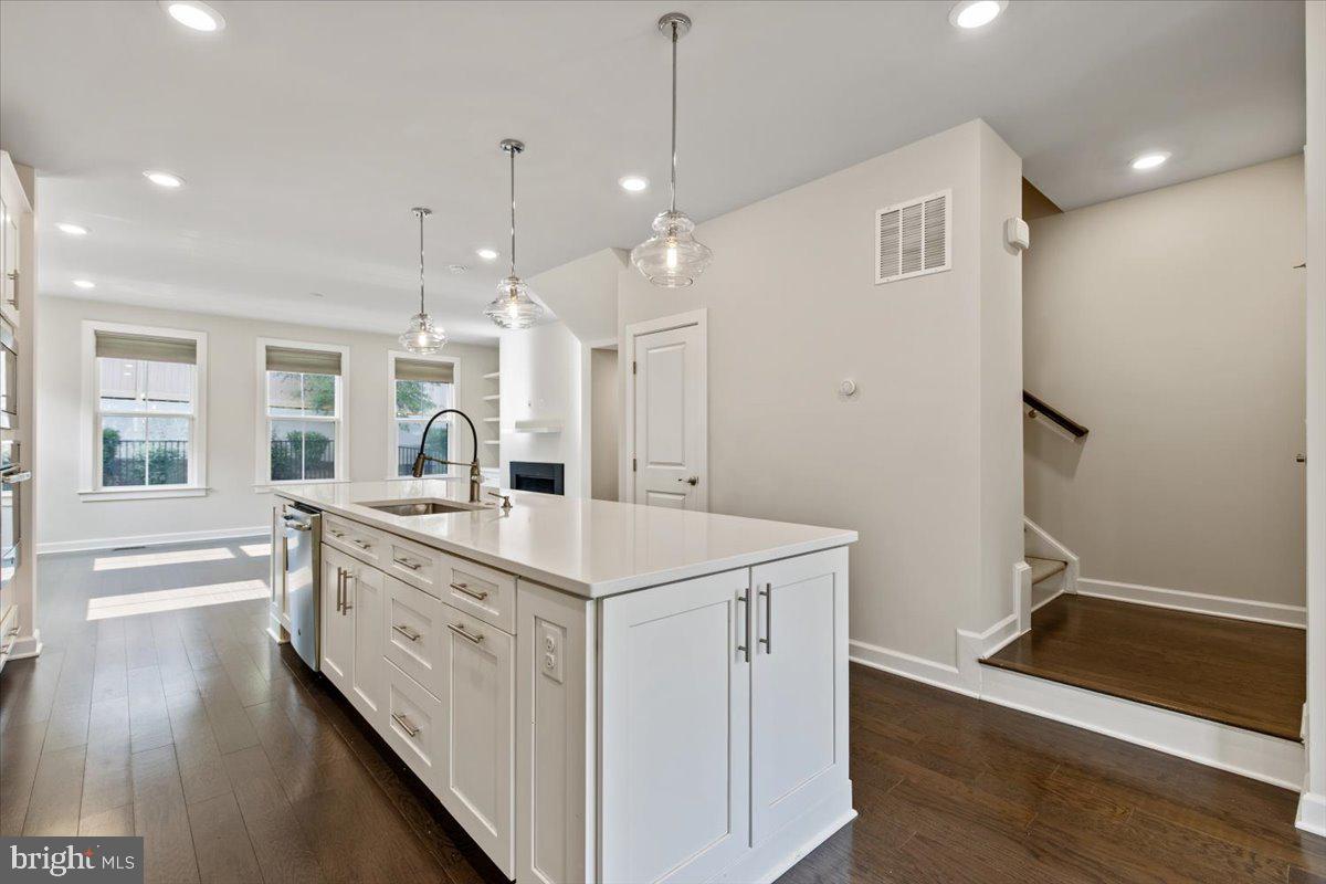 5740 10TH RD N, ARLINGTON, Virginia 22205, 4 Bedrooms Bedrooms, ,3 BathroomsBathrooms,Residential,For sale,5740 10TH RD N,VAAR2061368 MLS # VAAR2061368