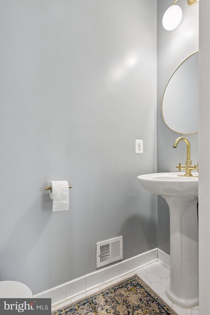 13044 TERMINAL WAY, WOODBRIDGE, Virginia 22193, 2 Bedrooms Bedrooms, ,2 BathroomsBathrooms,Residential,For sale,13044 TERMINAL WAY,VAPW2100052 MLS # VAPW2100052
