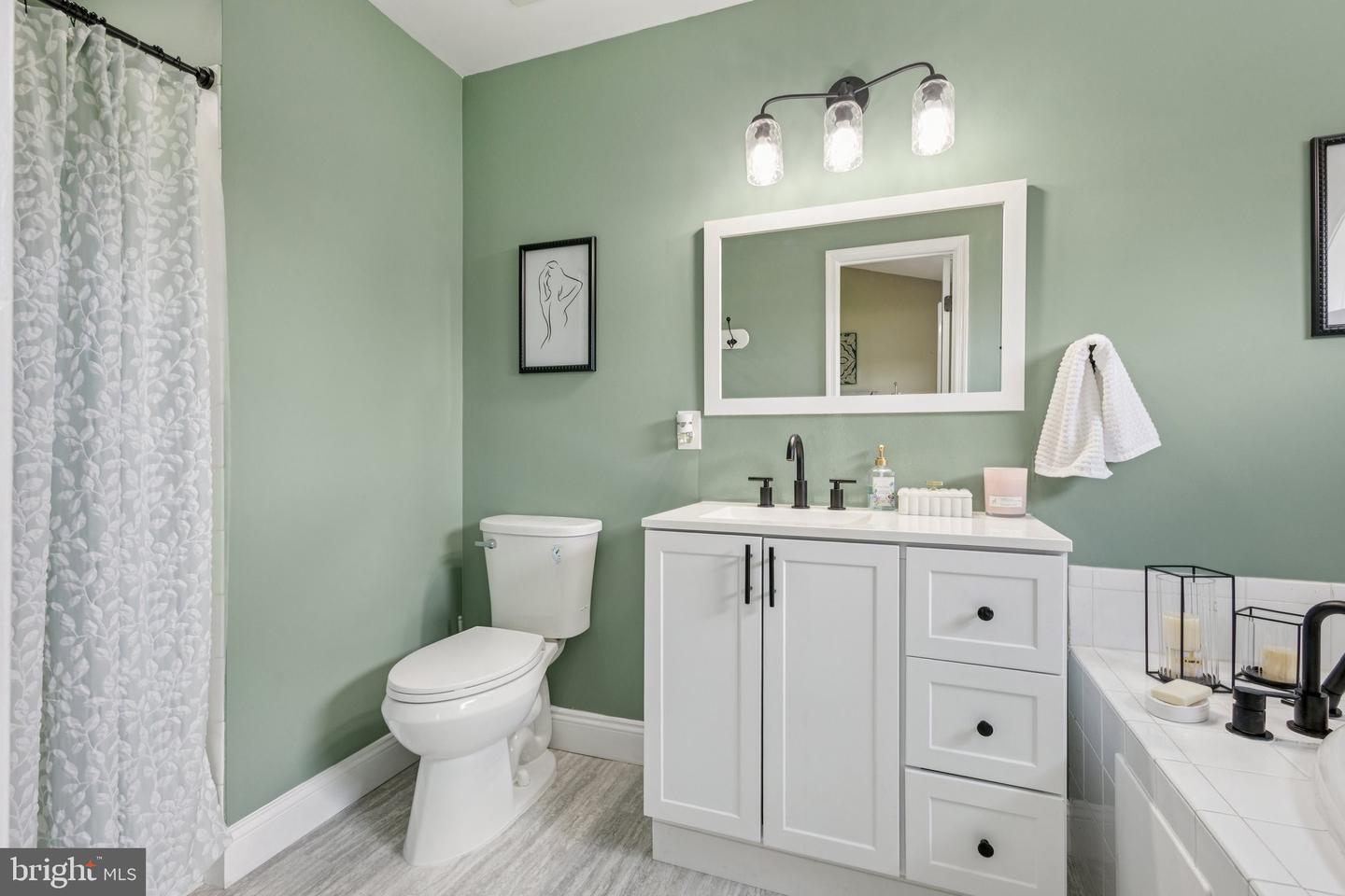 13044 TERMINAL WAY, WOODBRIDGE, Virginia 22193, 2 Bedrooms Bedrooms, ,2 BathroomsBathrooms,Residential,For sale,13044 TERMINAL WAY,VAPW2100052 MLS # VAPW2100052