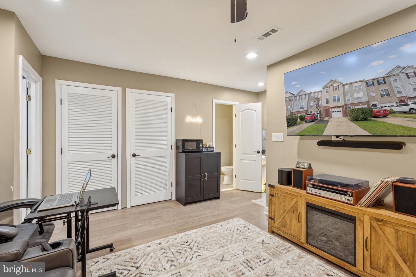 13044 TERMINAL WAY, WOODBRIDGE, Virginia 22193, 2 Bedrooms Bedrooms, ,2 BathroomsBathrooms,Residential,For sale,13044 TERMINAL WAY,VAPW2100052 MLS # VAPW2100052