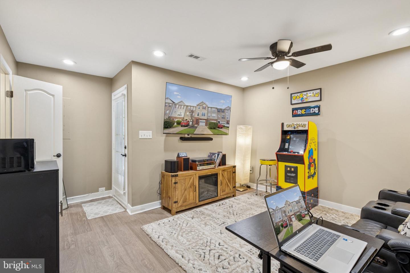 13044 TERMINAL WAY, WOODBRIDGE, Virginia 22193, 2 Bedrooms Bedrooms, ,2 BathroomsBathrooms,Residential,For sale,13044 TERMINAL WAY,VAPW2100052 MLS # VAPW2100052