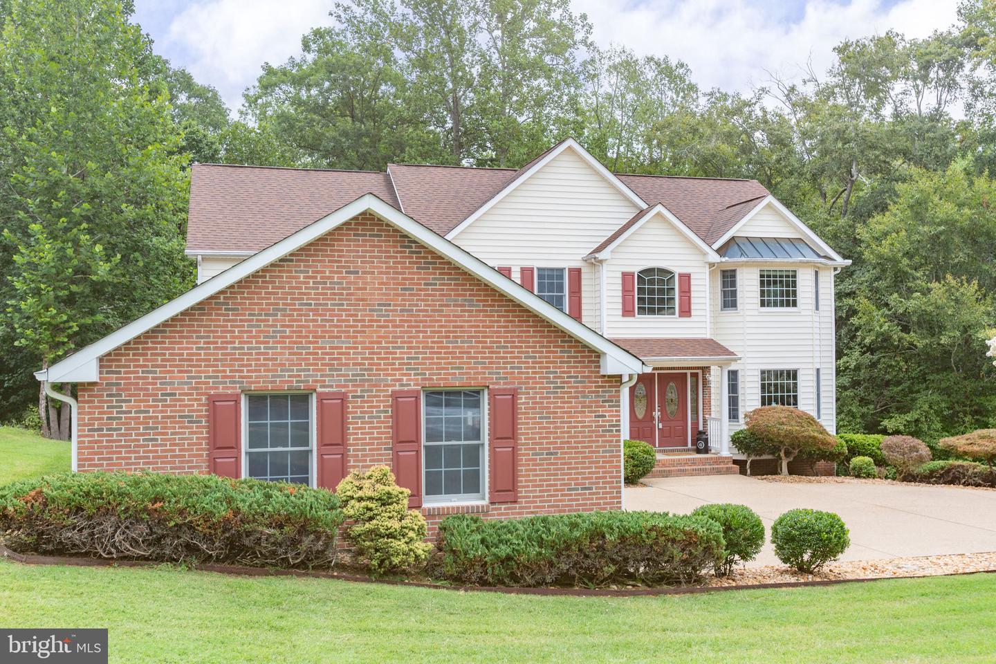 1001 FEATHERSTON CT, FREDERICKSBURG, Virginia 22401, 5 Bedrooms Bedrooms, ,4 BathroomsBathrooms,Residential,For sale,1001 FEATHERSTON CT,VAFB2008660 MLS # VAFB2008660