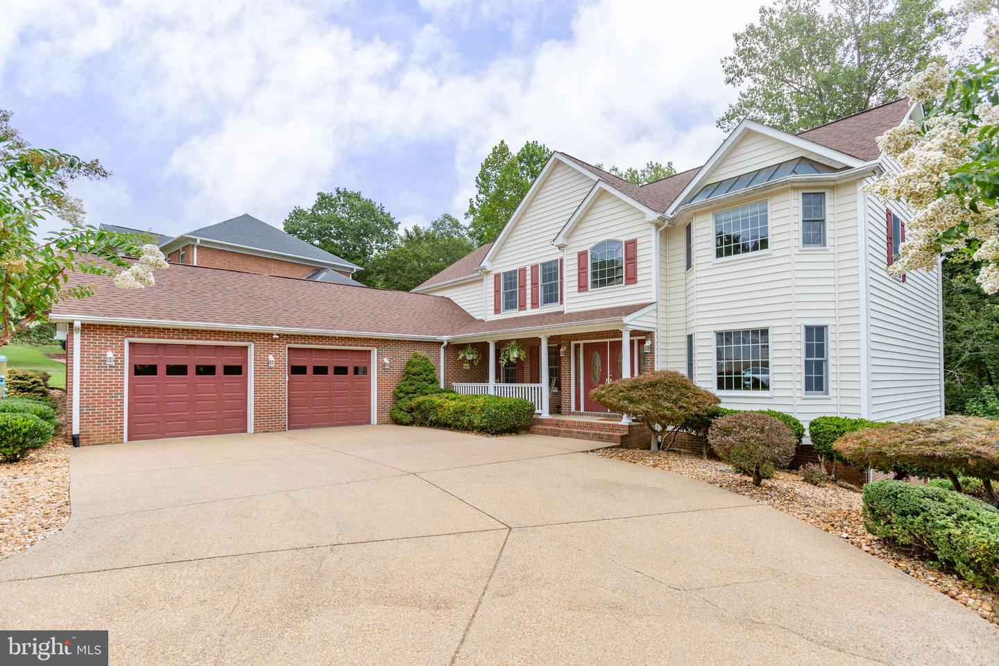 1001 FEATHERSTON CT, FREDERICKSBURG, Virginia 22401, 5 Bedrooms Bedrooms, ,4 BathroomsBathrooms,Residential,For sale,1001 FEATHERSTON CT,VAFB2008660 MLS # VAFB2008660