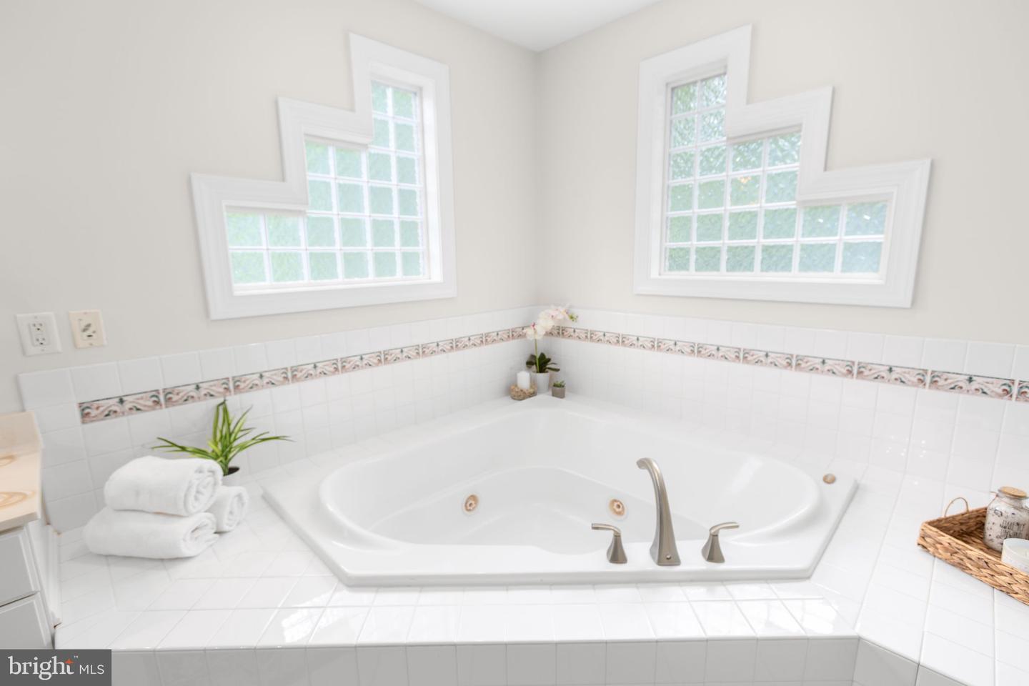 1001 FEATHERSTON CT, FREDERICKSBURG, Virginia 22401, 5 Bedrooms Bedrooms, ,4 BathroomsBathrooms,Residential,For sale,1001 FEATHERSTON CT,VAFB2008660 MLS # VAFB2008660