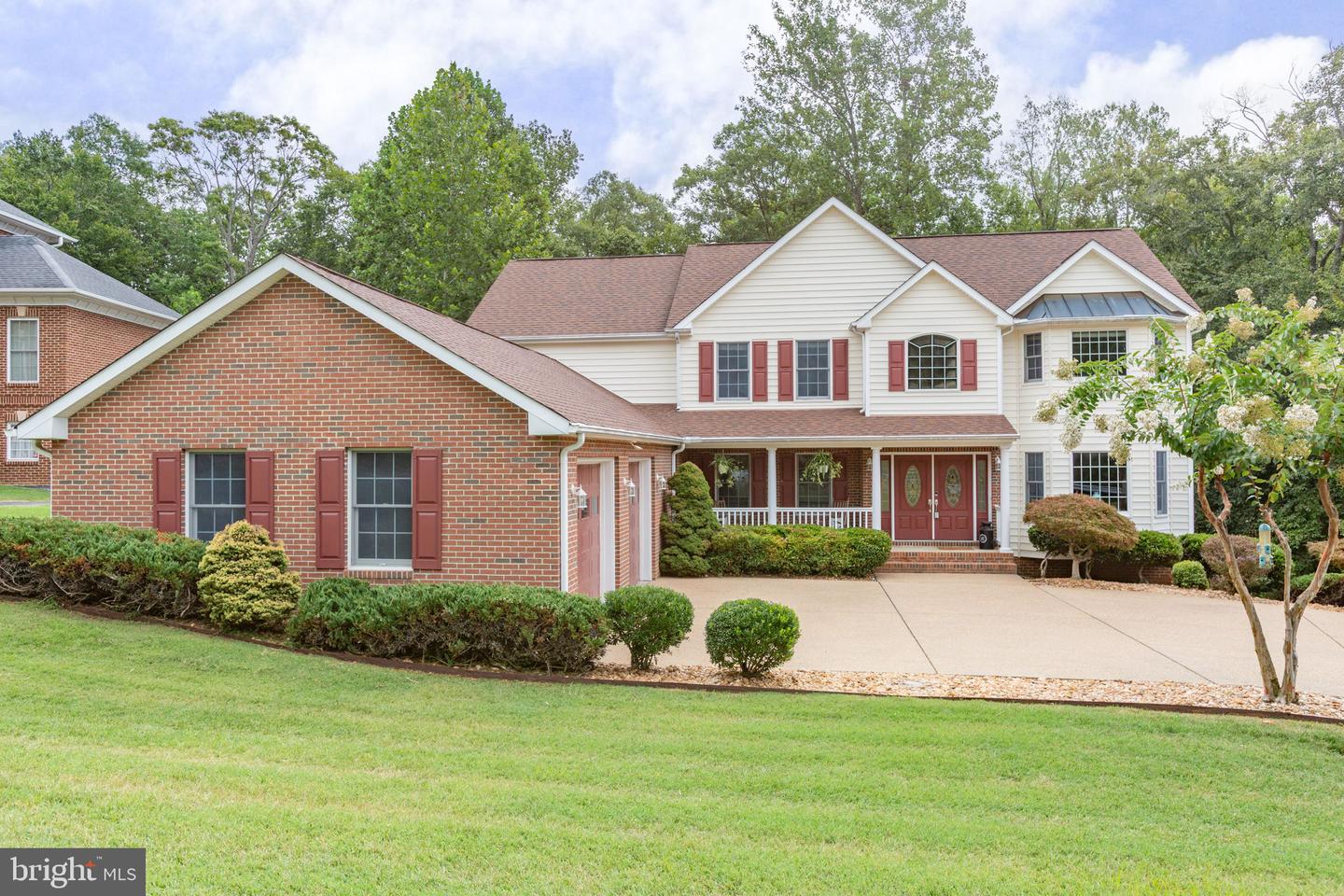 1001 FEATHERSTON CT, FREDERICKSBURG, Virginia 22401, 5 Bedrooms Bedrooms, ,4 BathroomsBathrooms,Residential,For sale,1001 FEATHERSTON CT,VAFB2008660 MLS # VAFB2008660
