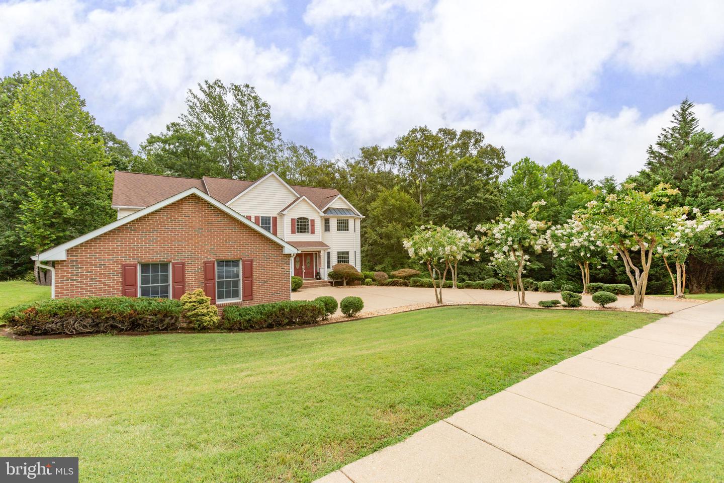 1001 FEATHERSTON CT, FREDERICKSBURG, Virginia 22401, 5 Bedrooms Bedrooms, ,4 BathroomsBathrooms,Residential,For sale,1001 FEATHERSTON CT,VAFB2008660 MLS # VAFB2008660