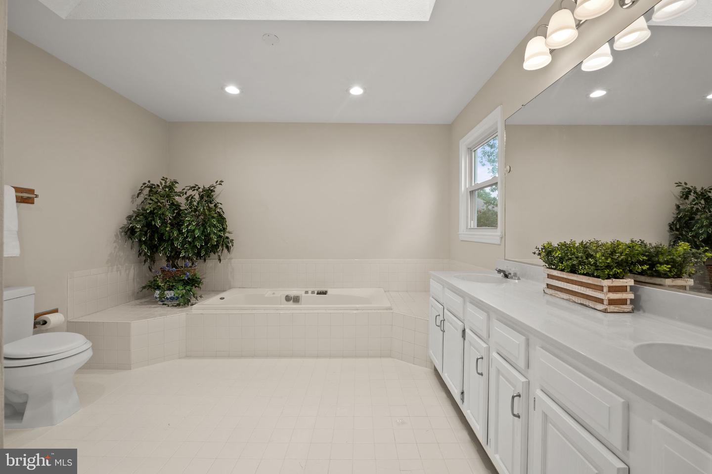 6203 OTTER RUN RD, CLIFTON, Virginia 20124, 4 Bedrooms Bedrooms, ,3 BathroomsBathrooms,Residential,For sale,6203 OTTER RUN RD,VAFX2257928 MLS # VAFX2257928