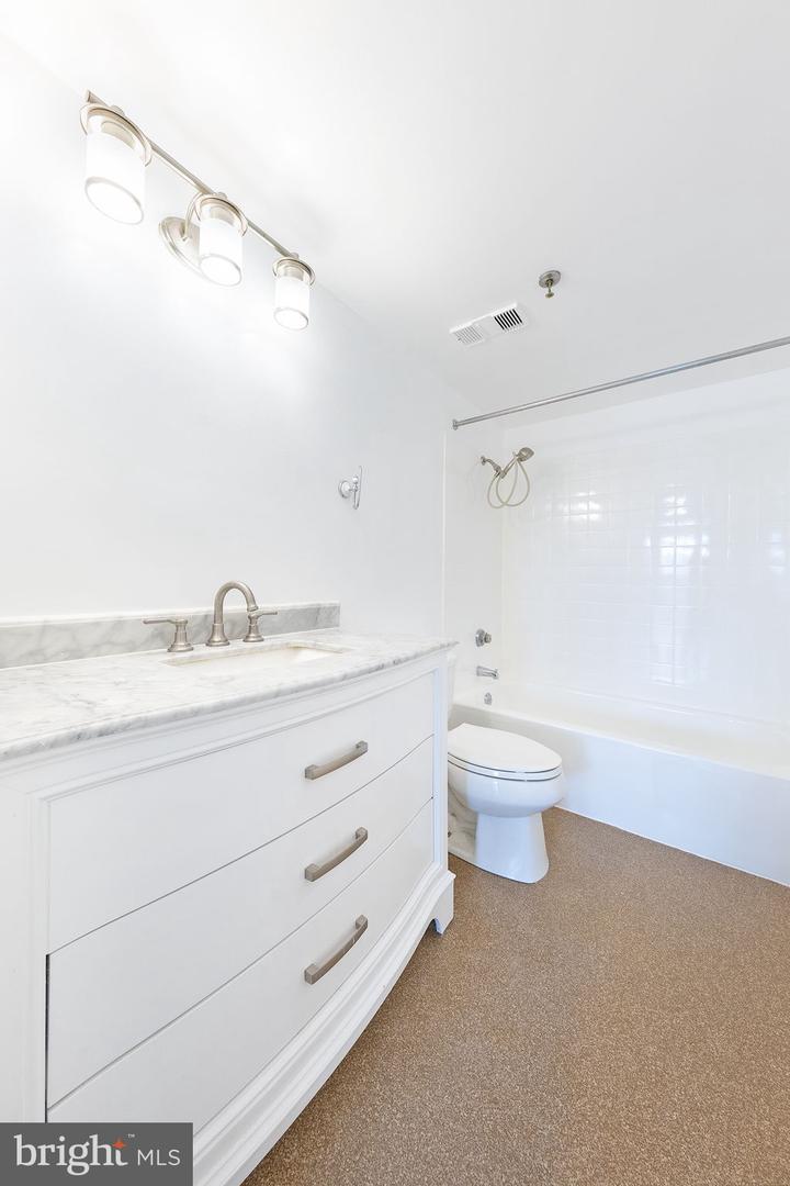5911 EDSALL RD #912, ALEXANDRIA, Virginia 22304, 2 Bedrooms Bedrooms, ,2 BathroomsBathrooms,Residential,For sale,5911 EDSALL RD #912,VAAX2047956 MLS # VAAX2047956