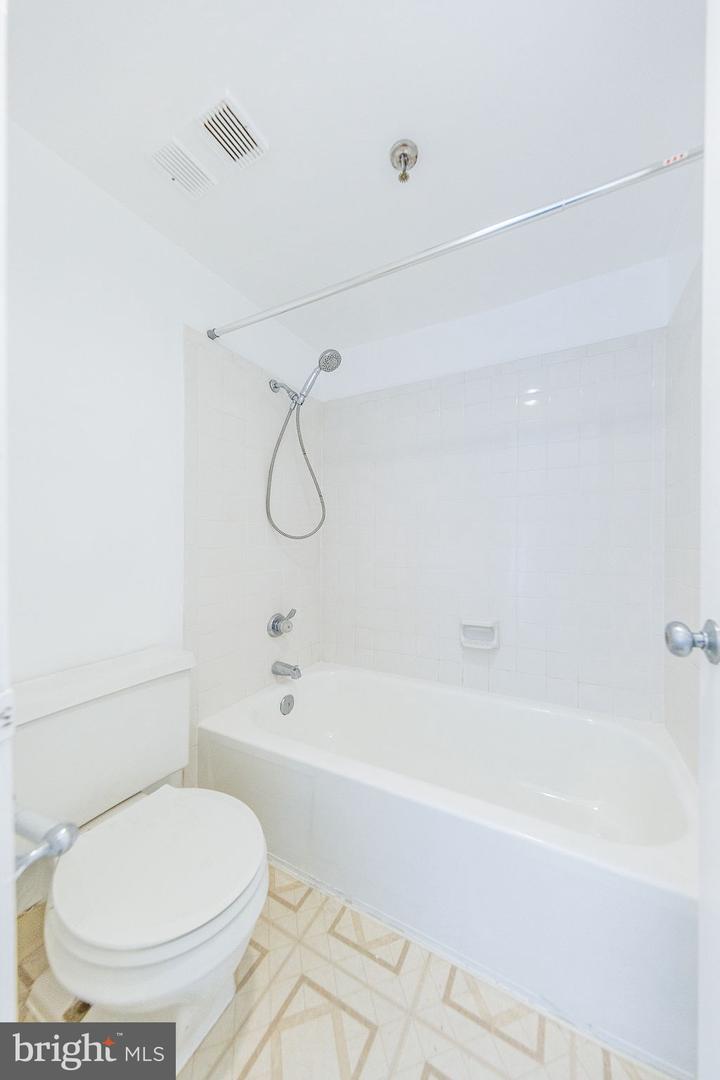 5911 EDSALL RD #912, ALEXANDRIA, Virginia 22304, 2 Bedrooms Bedrooms, ,2 BathroomsBathrooms,Residential,For sale,5911 EDSALL RD #912,VAAX2047956 MLS # VAAX2047956