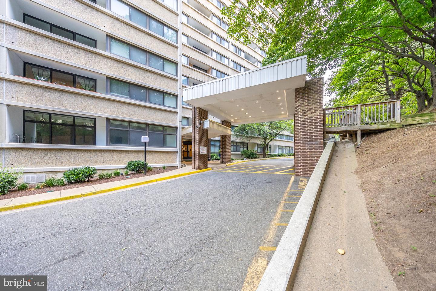 5911 EDSALL RD #912, ALEXANDRIA, Virginia 22304, 2 Bedrooms Bedrooms, ,2 BathroomsBathrooms,Residential,For sale,5911 EDSALL RD #912,VAAX2047956 MLS # VAAX2047956