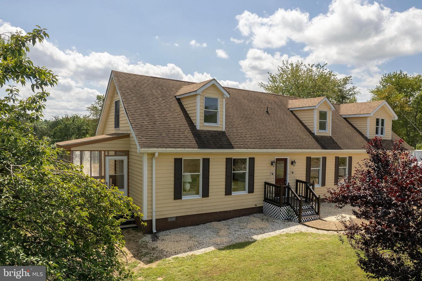 100 DOGWOOD LN, STEPHENSON, Virginia 22656, 4 Bedrooms Bedrooms, 8 Rooms Rooms,3 BathroomsBathrooms,Residential,For sale,100 DOGWOOD LN,VAFV2035752 MLS # VAFV2035752