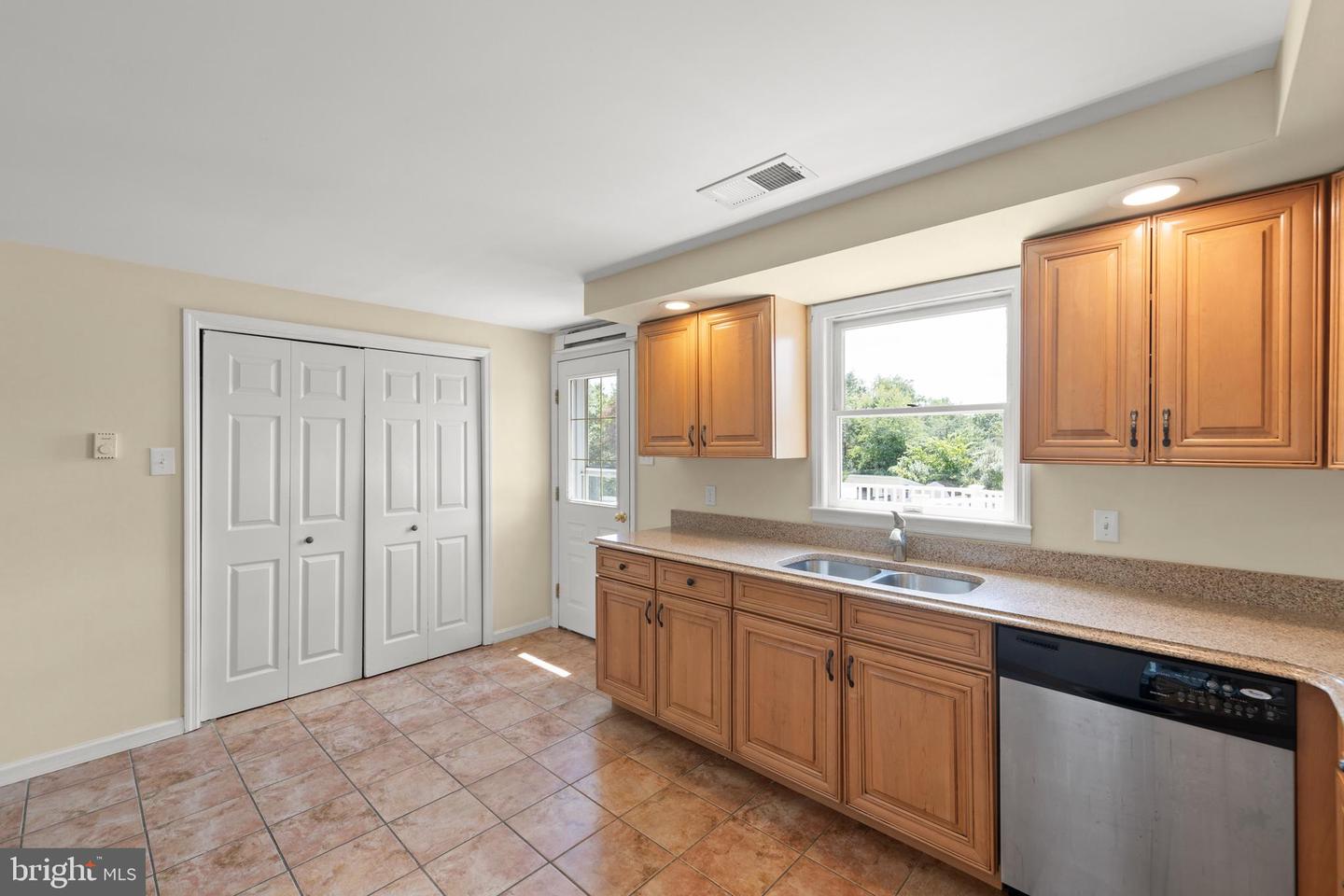 100 DOGWOOD LN, STEPHENSON, Virginia 22656, 4 Bedrooms Bedrooms, 8 Rooms Rooms,3 BathroomsBathrooms,Residential,For sale,100 DOGWOOD LN,VAFV2035752 MLS # VAFV2035752