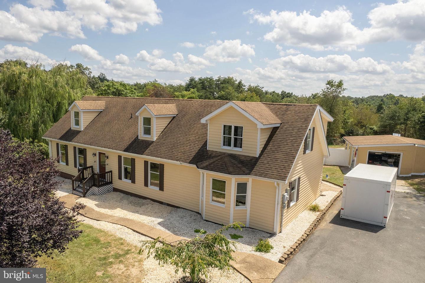 100 DOGWOOD LN, STEPHENSON, Virginia 22656, 4 Bedrooms Bedrooms, 8 Rooms Rooms,3 BathroomsBathrooms,Residential,For sale,100 DOGWOOD LN,VAFV2035752 MLS # VAFV2035752