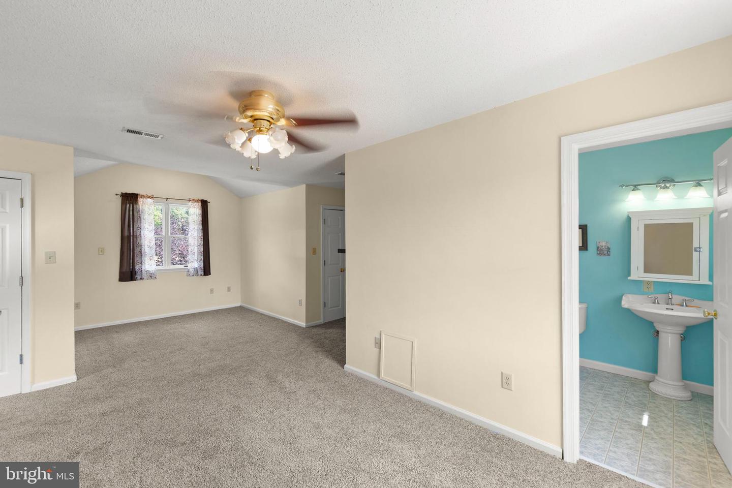 100 DOGWOOD LN, STEPHENSON, Virginia 22656, 4 Bedrooms Bedrooms, 8 Rooms Rooms,3 BathroomsBathrooms,Residential,For sale,100 DOGWOOD LN,VAFV2035752 MLS # VAFV2035752