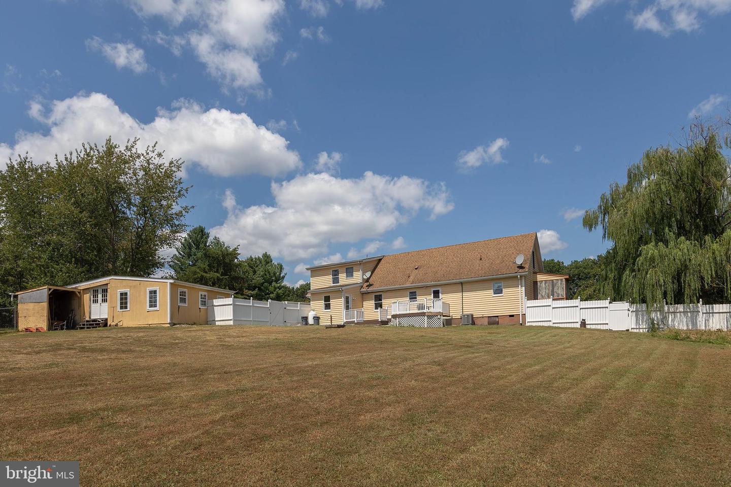 100 DOGWOOD LN, STEPHENSON, Virginia 22656, 4 Bedrooms Bedrooms, 8 Rooms Rooms,3 BathroomsBathrooms,Residential,For sale,100 DOGWOOD LN,VAFV2035752 MLS # VAFV2035752