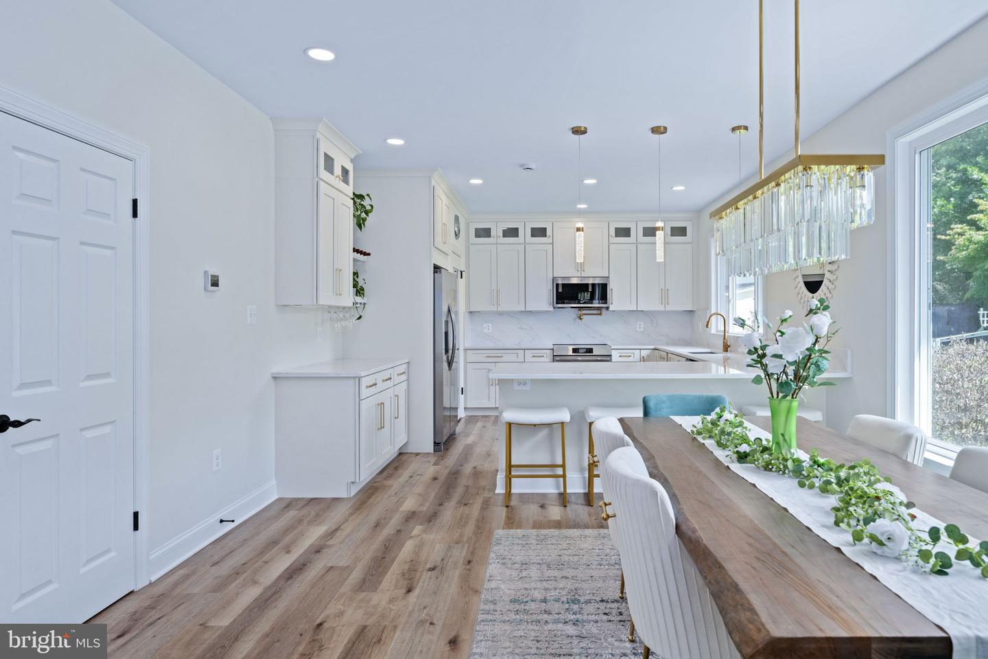 7095 SIGNAL HILL RD, MANASSAS, Virginia 20111, 5 Bedrooms Bedrooms, ,4 BathroomsBathrooms,Residential,For sale,7095 SIGNAL HILL RD,VAPW2100352 MLS # VAPW2100352