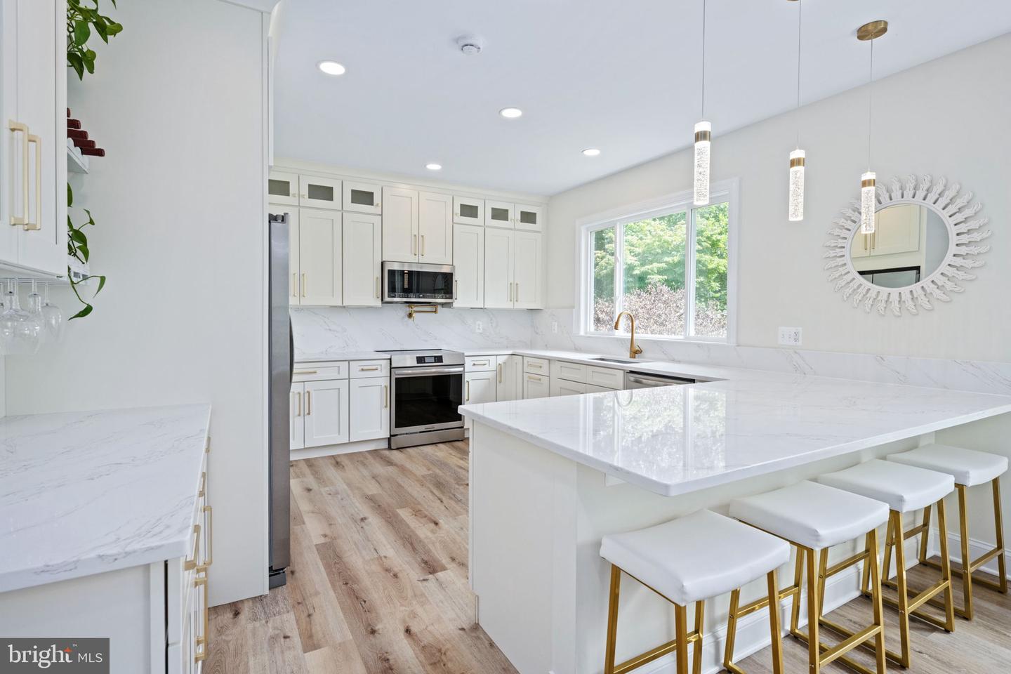 7095 SIGNAL HILL RD, MANASSAS, Virginia 20111, 5 Bedrooms Bedrooms, ,4 BathroomsBathrooms,Residential,For sale,7095 SIGNAL HILL RD,VAPW2100352 MLS # VAPW2100352