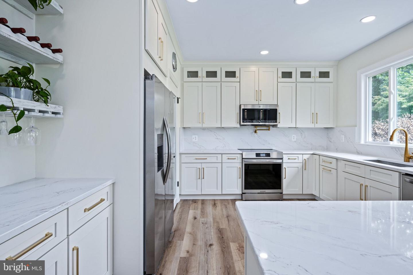 7095 SIGNAL HILL RD, MANASSAS, Virginia 20111, 5 Bedrooms Bedrooms, ,4 BathroomsBathrooms,Residential,For sale,7095 SIGNAL HILL RD,VAPW2100352 MLS # VAPW2100352