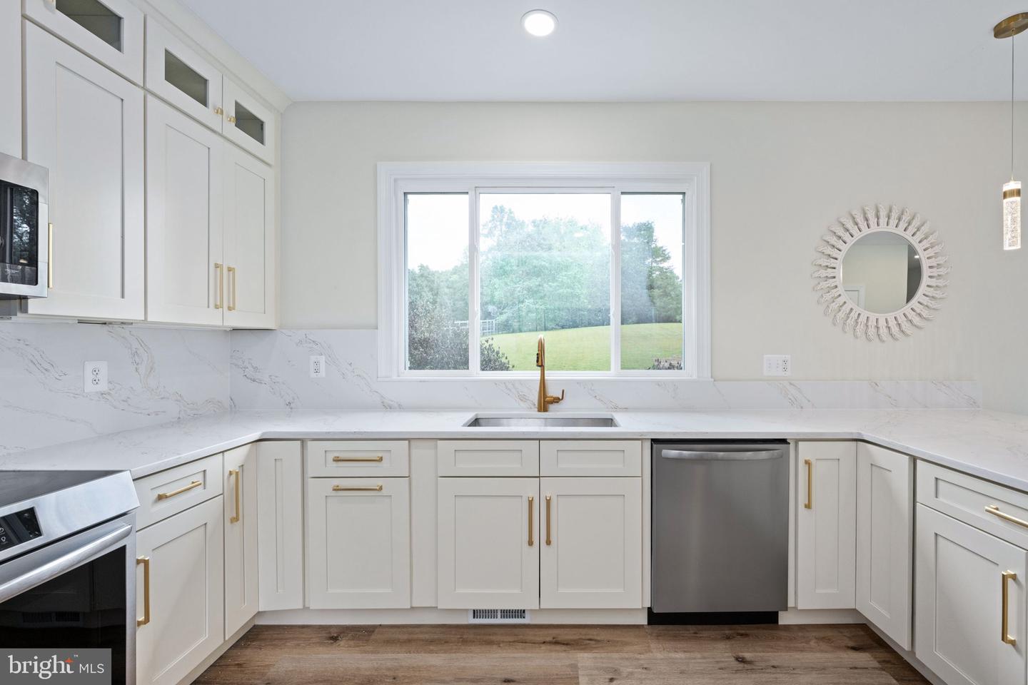 7095 SIGNAL HILL RD, MANASSAS, Virginia 20111, 5 Bedrooms Bedrooms, ,4 BathroomsBathrooms,Residential,For sale,7095 SIGNAL HILL RD,VAPW2100352 MLS # VAPW2100352