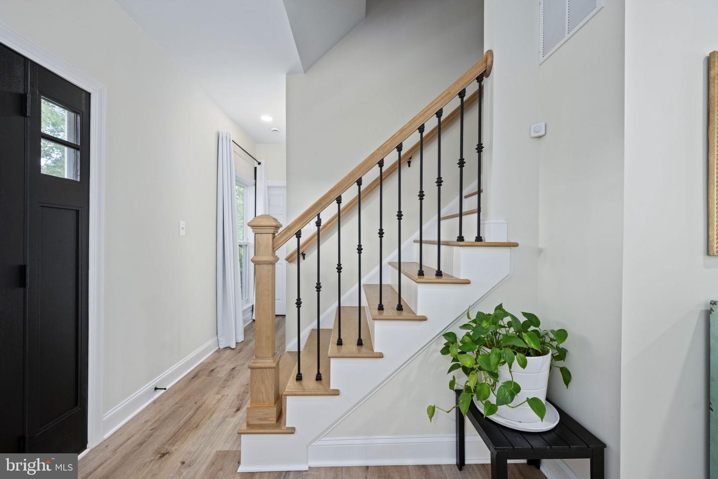 7095 SIGNAL HILL RD, MANASSAS, Virginia 20111, 5 Bedrooms Bedrooms, ,4 BathroomsBathrooms,Residential,For sale,7095 SIGNAL HILL RD,VAPW2100352 MLS # VAPW2100352