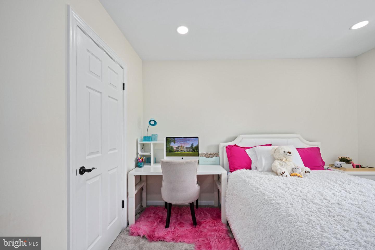 7095 SIGNAL HILL RD, MANASSAS, Virginia 20111, 5 Bedrooms Bedrooms, ,4 BathroomsBathrooms,Residential,For sale,7095 SIGNAL HILL RD,VAPW2100352 MLS # VAPW2100352