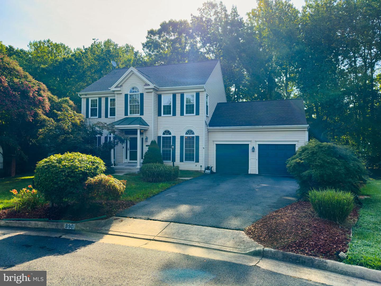 3901 LEAF LAWN LN, WOODBRIDGE, Virginia 22192, 5 Bedrooms Bedrooms, ,3 BathroomsBathrooms,Residential,For sale,3901 LEAF LAWN LN,VAPW2100392 MLS # VAPW2100392