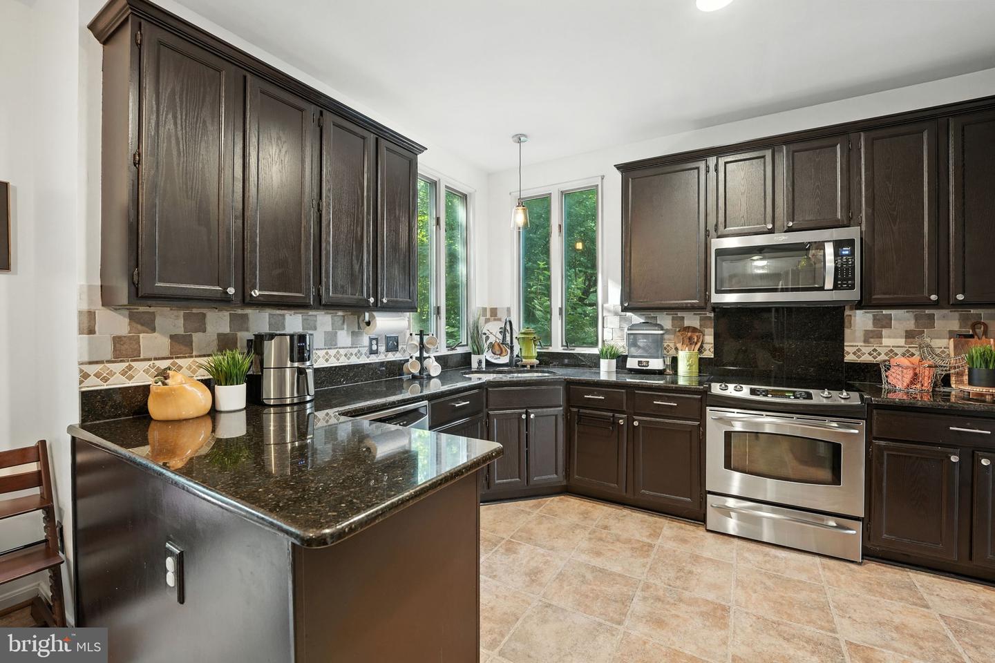 3901 LEAF LAWN LN, WOODBRIDGE, Virginia 22192, 5 Bedrooms Bedrooms, ,3 BathroomsBathrooms,Residential,For sale,3901 LEAF LAWN LN,VAPW2100392 MLS # VAPW2100392