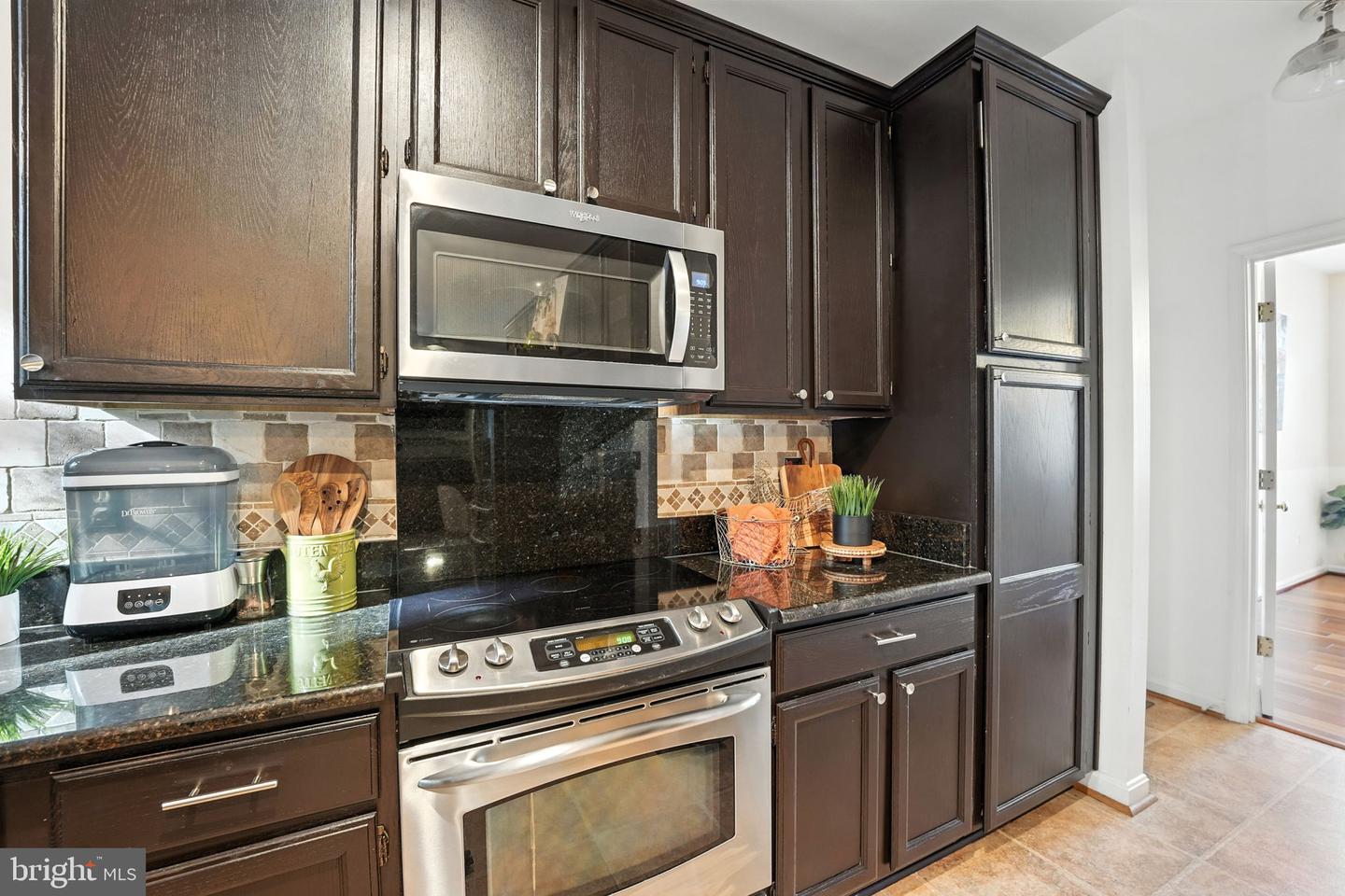 3901 LEAF LAWN LN, WOODBRIDGE, Virginia 22192, 5 Bedrooms Bedrooms, ,3 BathroomsBathrooms,Residential,For sale,3901 LEAF LAWN LN,VAPW2100392 MLS # VAPW2100392