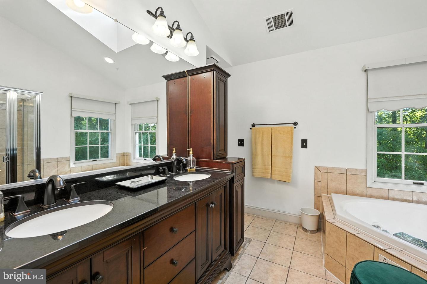 3901 LEAF LAWN LN, WOODBRIDGE, Virginia 22192, 5 Bedrooms Bedrooms, ,3 BathroomsBathrooms,Residential,For sale,3901 LEAF LAWN LN,VAPW2100392 MLS # VAPW2100392