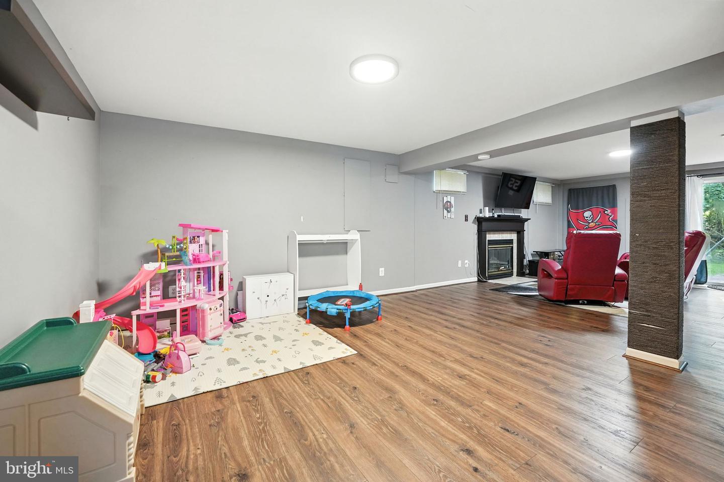 3901 LEAF LAWN LN, WOODBRIDGE, Virginia 22192, 5 Bedrooms Bedrooms, ,3 BathroomsBathrooms,Residential,For sale,3901 LEAF LAWN LN,VAPW2100392 MLS # VAPW2100392