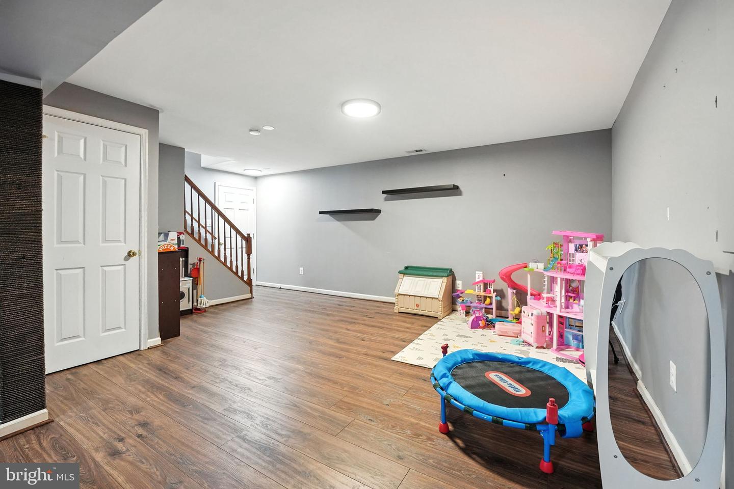 3901 LEAF LAWN LN, WOODBRIDGE, Virginia 22192, 5 Bedrooms Bedrooms, ,3 BathroomsBathrooms,Residential,For sale,3901 LEAF LAWN LN,VAPW2100392 MLS # VAPW2100392