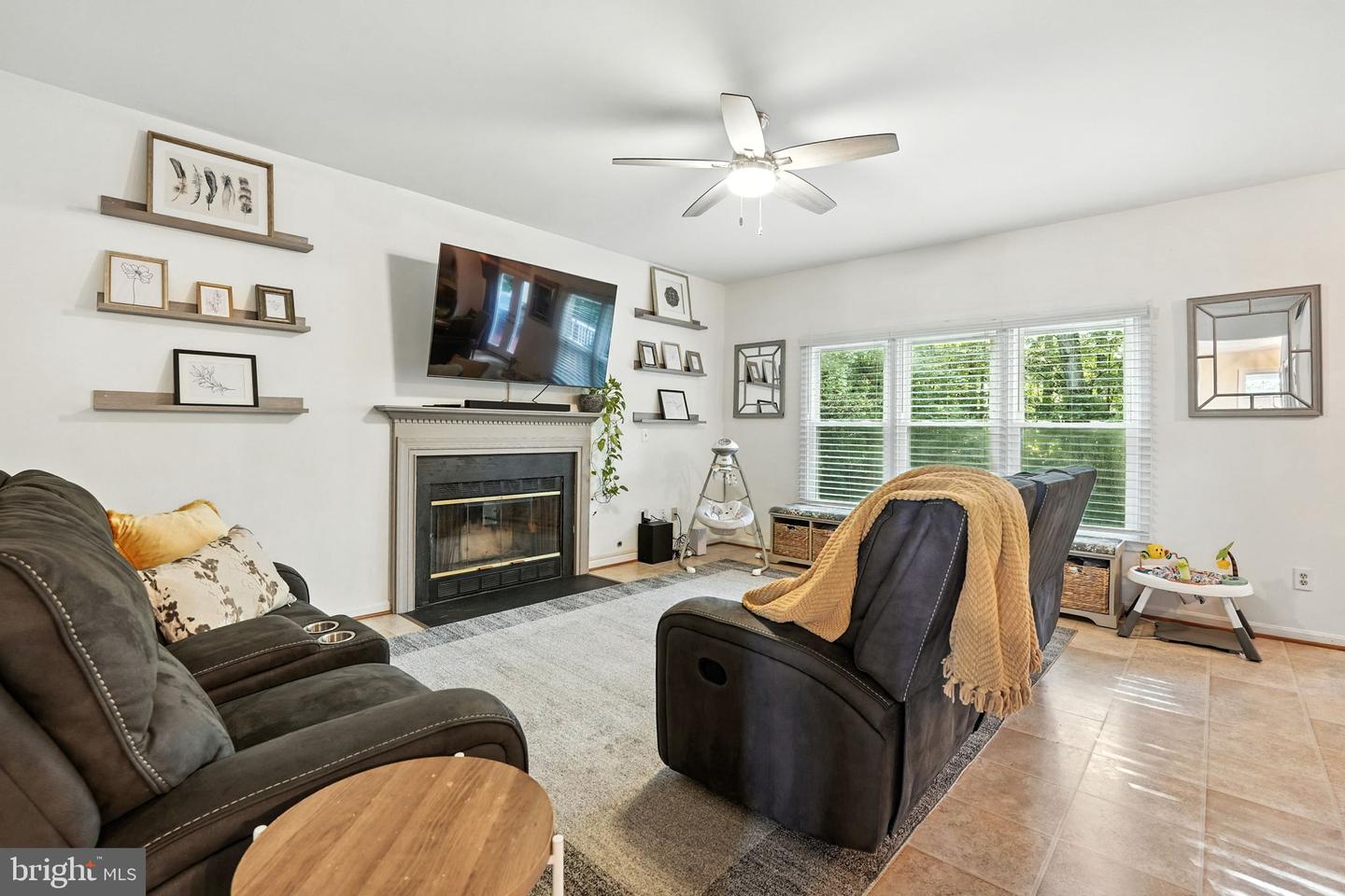 3901 LEAF LAWN LN, WOODBRIDGE, Virginia 22192, 5 Bedrooms Bedrooms, ,3 BathroomsBathrooms,Residential,For sale,3901 LEAF LAWN LN,VAPW2100392 MLS # VAPW2100392