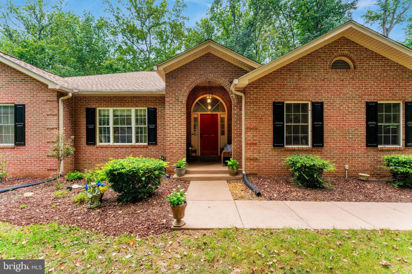5460 WESTFIELD CT, WARRENTON, Virginia 20187, 4 Bedrooms Bedrooms, ,3 BathroomsBathrooms,Residential,For sale,5460 WESTFIELD CT,VAFQ2017708 MLS # VAFQ2017708