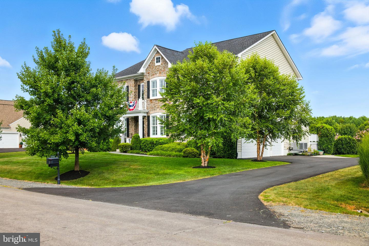 16588 LEVADE DR, LEESBURG, Virginia 20176, 5 Bedrooms Bedrooms, 10 Rooms Rooms,4 BathroomsBathrooms,Residential,For sale,16588 LEVADE DR,VALO2103756 MLS # VALO2103756
