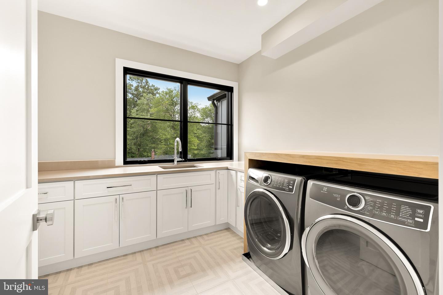 1216 EARNESTINE ST, MCLEAN, Virginia 22101, 5 Bedrooms Bedrooms, ,5 BathroomsBathrooms,Residential,For sale,1216 EARNESTINE ST,VAFX2259266 MLS # VAFX2259266