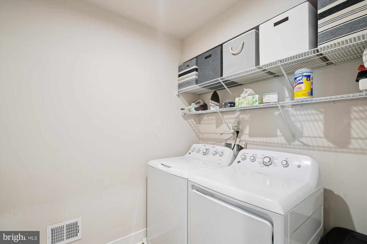 1522 MEADOWLARK GLEN RD, DUMFRIES, Virginia 22026, 4 Bedrooms Bedrooms, ,3 BathroomsBathrooms,Residential,For sale,1522 MEADOWLARK GLEN RD,VAPW2100748 MLS # VAPW2100748