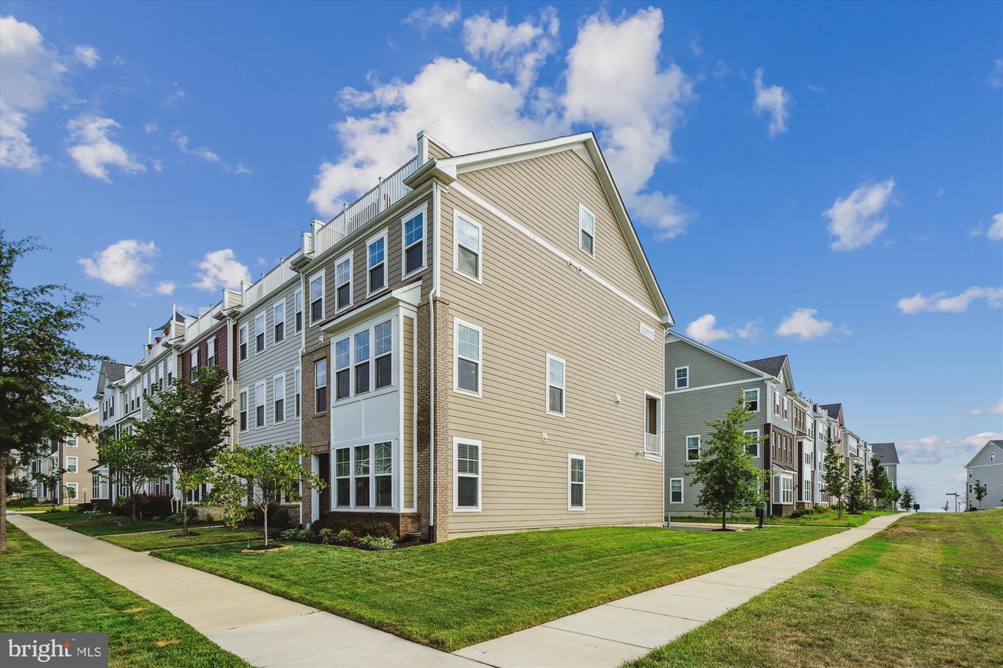 1522 MEADOWLARK GLEN RD, DUMFRIES, Virginia 22026, 4 Bedrooms Bedrooms, ,3 BathroomsBathrooms,Residential,For sale,1522 MEADOWLARK GLEN RD,VAPW2100748 MLS # VAPW2100748