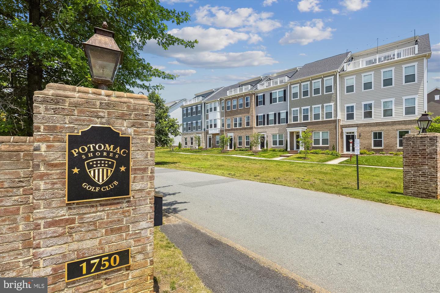 1522 MEADOWLARK GLEN RD, DUMFRIES, Virginia 22026, 4 Bedrooms Bedrooms, ,3 BathroomsBathrooms,Residential,For sale,1522 MEADOWLARK GLEN RD,VAPW2100748 MLS # VAPW2100748
