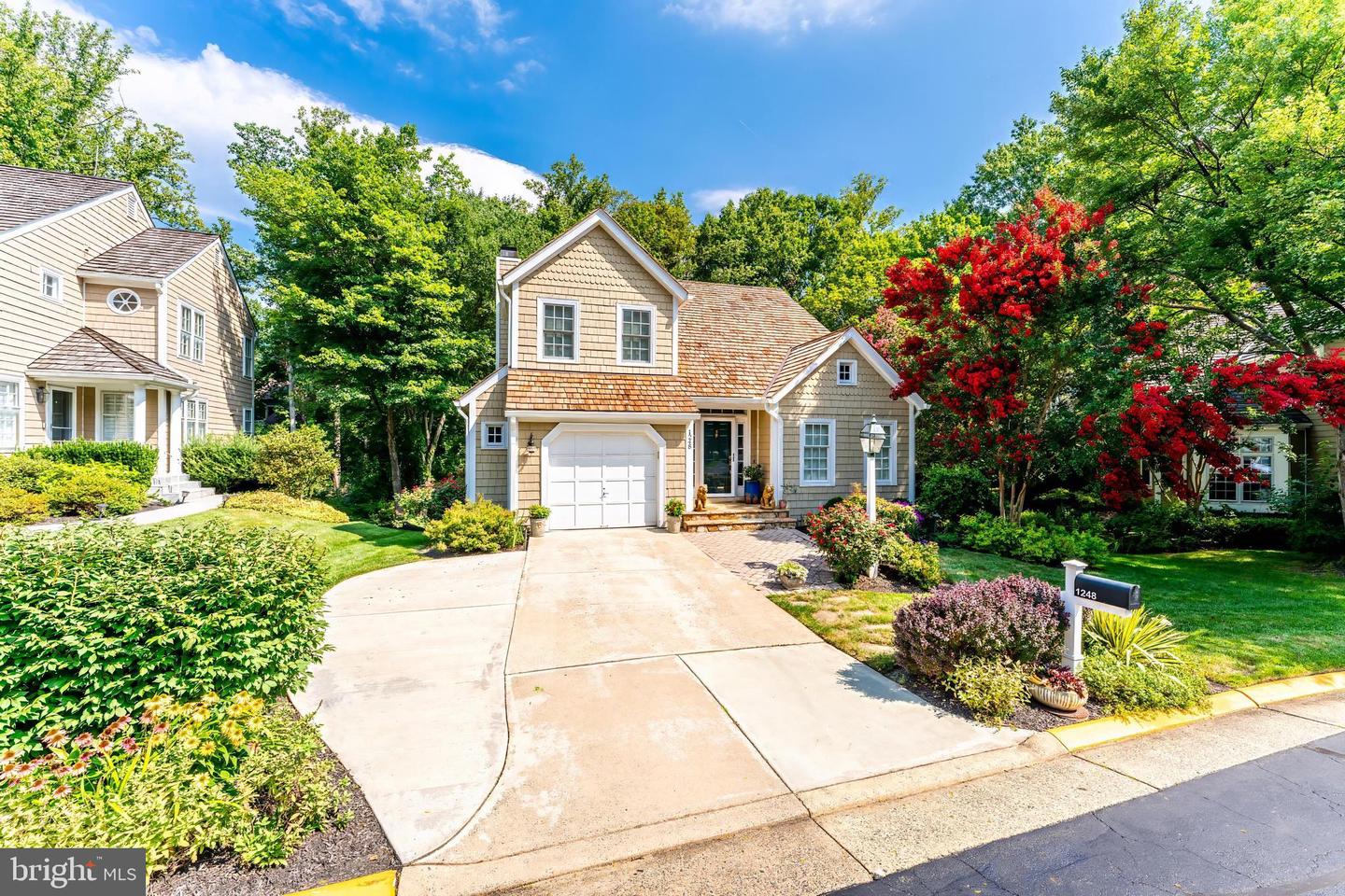 1248 LAMPLIGHTER WAY, RESTON, Virginia 20194, 4 Bedrooms Bedrooms, ,3 BathroomsBathrooms,Residential,For sale,1248 LAMPLIGHTER WAY,VAFX2259522 MLS # VAFX2259522