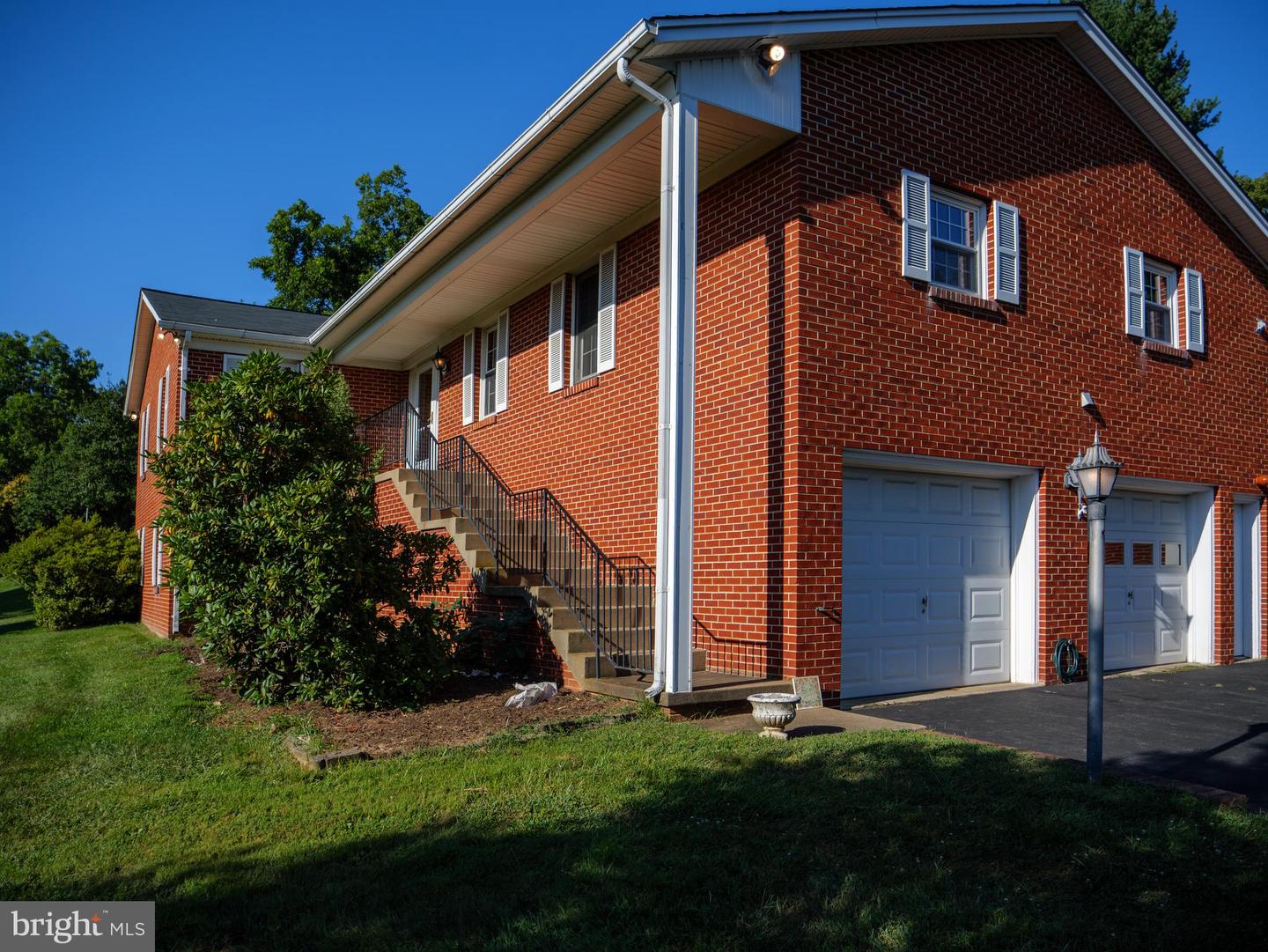 17152 BRIDGE VIEW CT, PAEONIAN SPRINGS, Virginia 20129, 4 Bedrooms Bedrooms, ,2 BathroomsBathrooms,Residential,For sale,17152 BRIDGE VIEW CT,VALO2104206 MLS # VALO2104206
