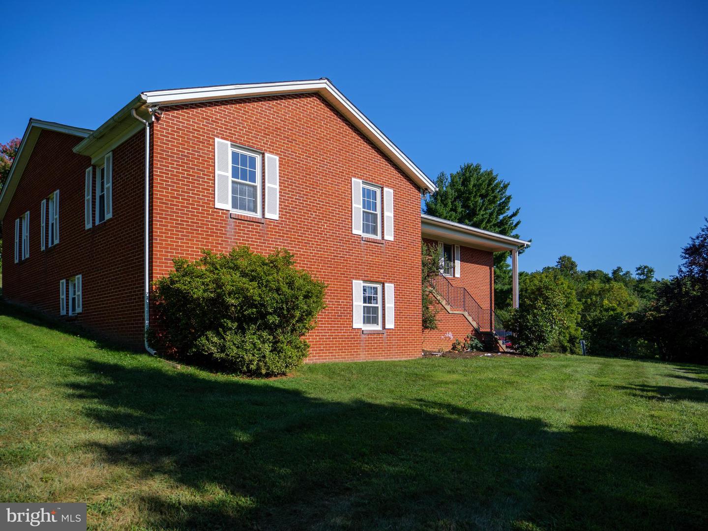 17152 BRIDGE VIEW CT, PAEONIAN SPRINGS, Virginia 20129, 4 Bedrooms Bedrooms, ,2 BathroomsBathrooms,Residential,For sale,17152 BRIDGE VIEW CT,VALO2104206 MLS # VALO2104206