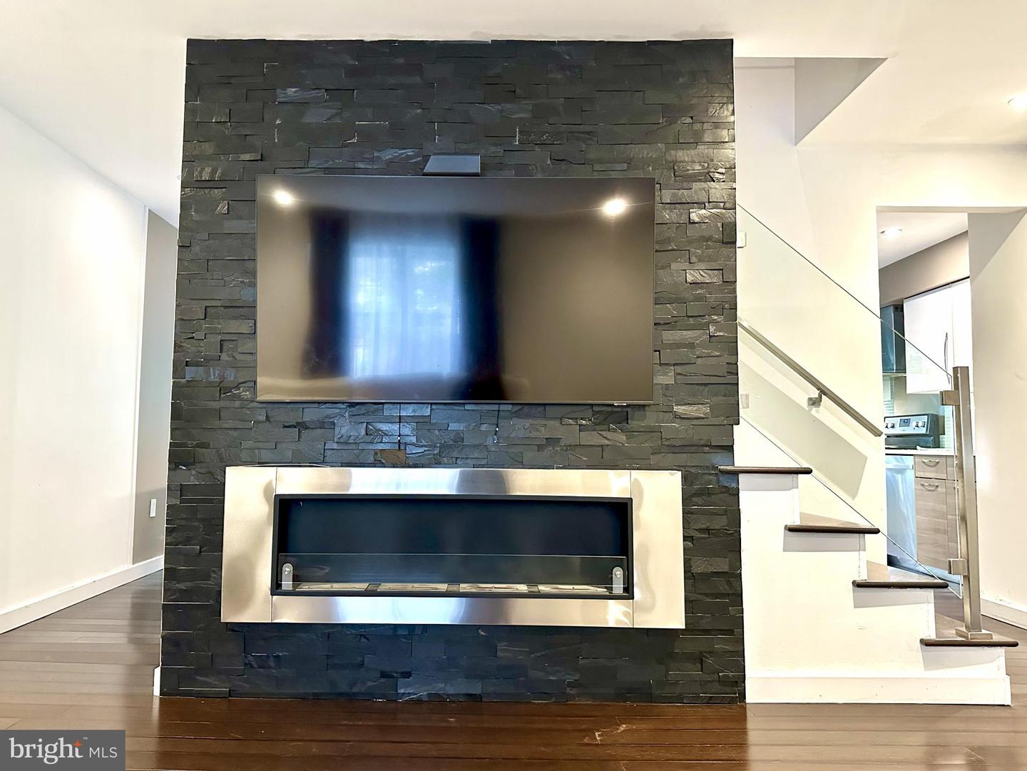 6153 FOREST CREEK LN, SPRINGFIELD, Virginia 22152, 3 Bedrooms Bedrooms, 11 Rooms Rooms,2 BathroomsBathrooms,Residential,For sale,6153 FOREST CREEK LN,VAFX2260518 MLS # VAFX2260518