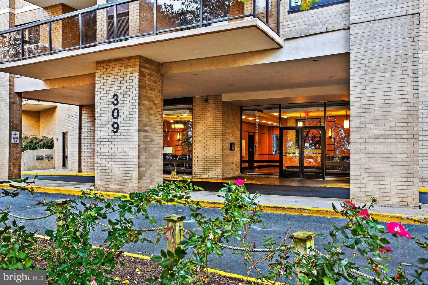 309 YOAKUM PKWY #914, ALEXANDRIA, Virginia 22304, 2 Bedrooms Bedrooms, ,2 BathroomsBathrooms,Residential,For sale,309 YOAKUM PKWY #914,VAAX2048534 MLS # VAAX2048534