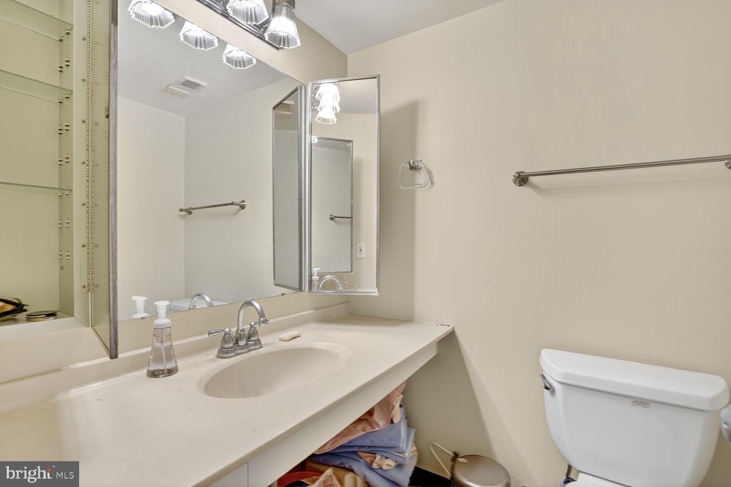309 YOAKUM PKWY #914, ALEXANDRIA, Virginia 22304, 2 Bedrooms Bedrooms, ,2 BathroomsBathrooms,Residential,For sale,309 YOAKUM PKWY #914,VAAX2048534 MLS # VAAX2048534
