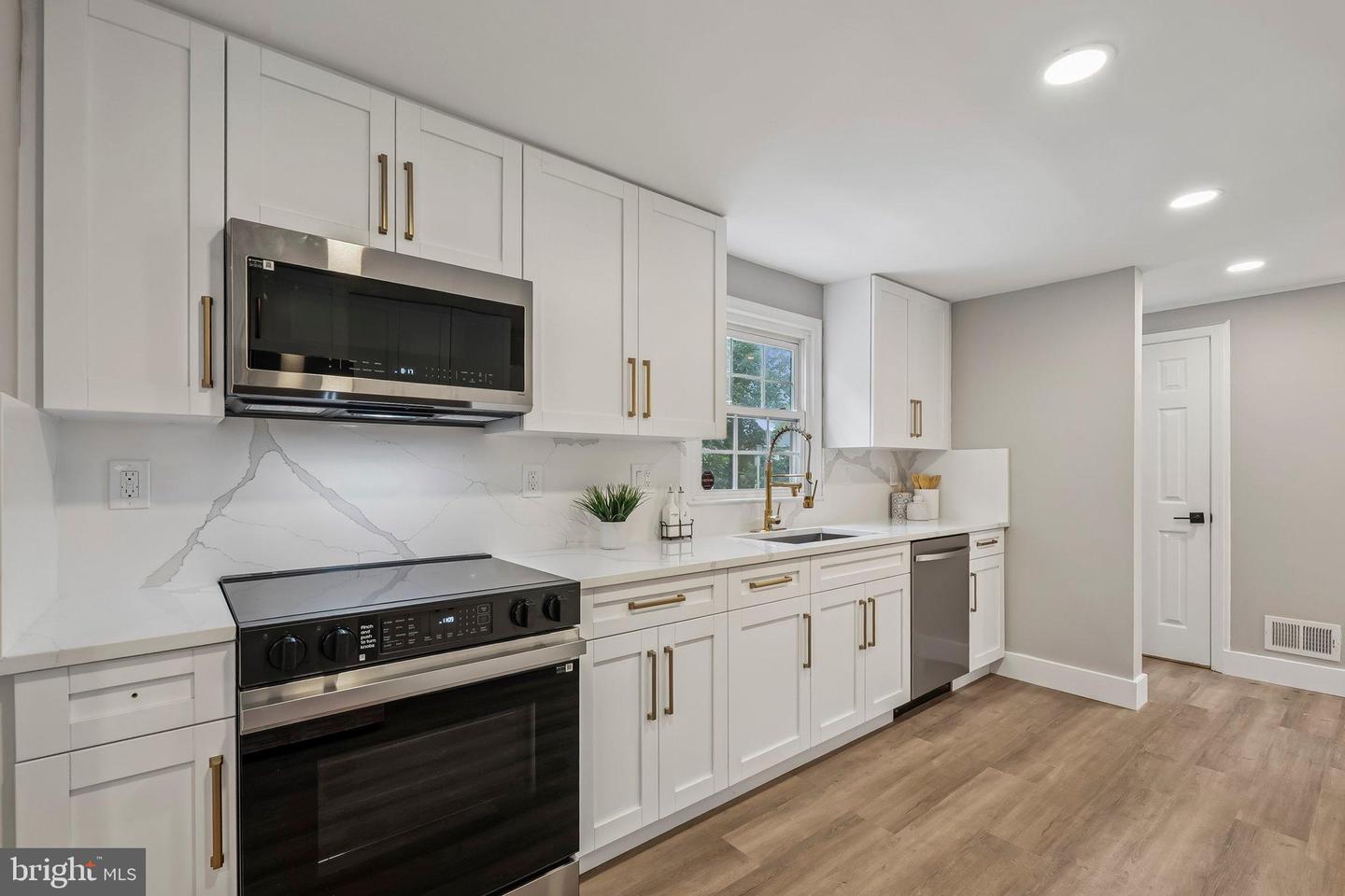 1510 POWELLS TAVERN PL, HERNDON, Virginia 20170, 5 Bedrooms Bedrooms, 7 Rooms Rooms,1 BathroomBathrooms,Residential,For sale,1510 POWELLS TAVERN PL,VAFX2261386 MLS # VAFX2261386