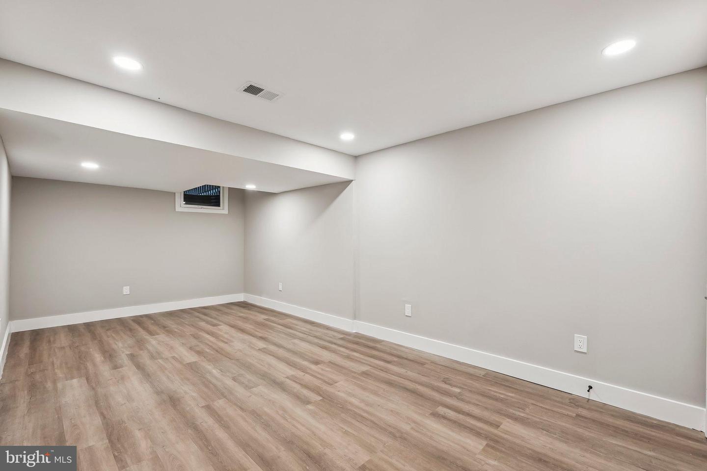 1510 POWELLS TAVERN PL, HERNDON, Virginia 20170, 5 Bedrooms Bedrooms, 7 Rooms Rooms,1 BathroomBathrooms,Residential,For sale,1510 POWELLS TAVERN PL,VAFX2261386 MLS # VAFX2261386